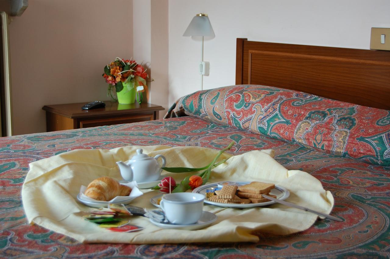 Albergo Sud America Paesana Exteriér fotografie